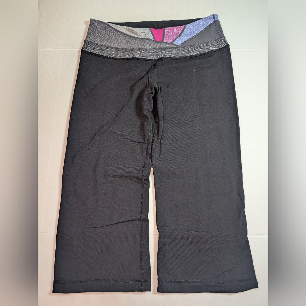 Lululemon | Wide Leg Reversible Cropped Leggings (Capris) Size 8